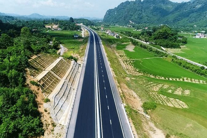 Mục tiêu hoàn thành ít nhất 3.000 km đường bộ cao tốc vào năm 2025