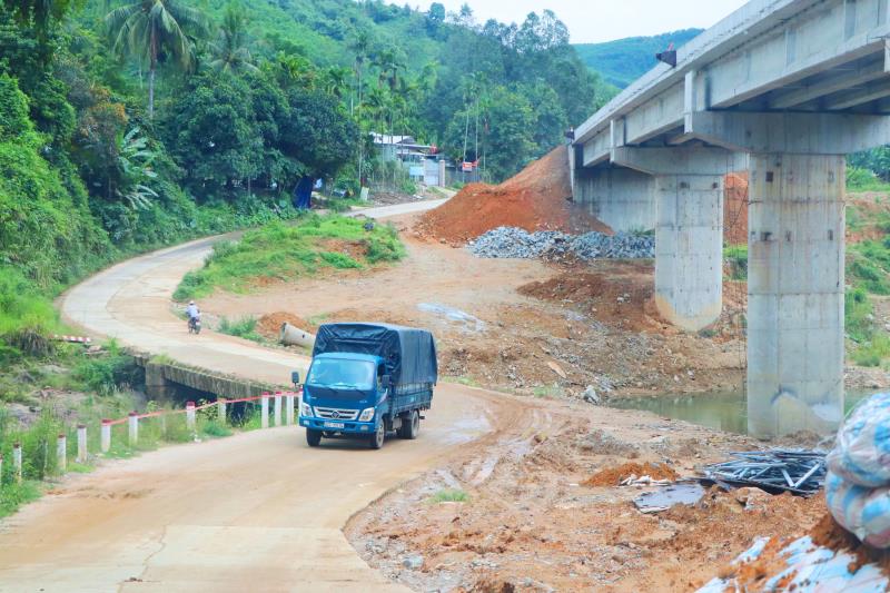 Quảng Nam báo cáo gì về số lượng các dự án đầu tư công bị chậm tiến độ?