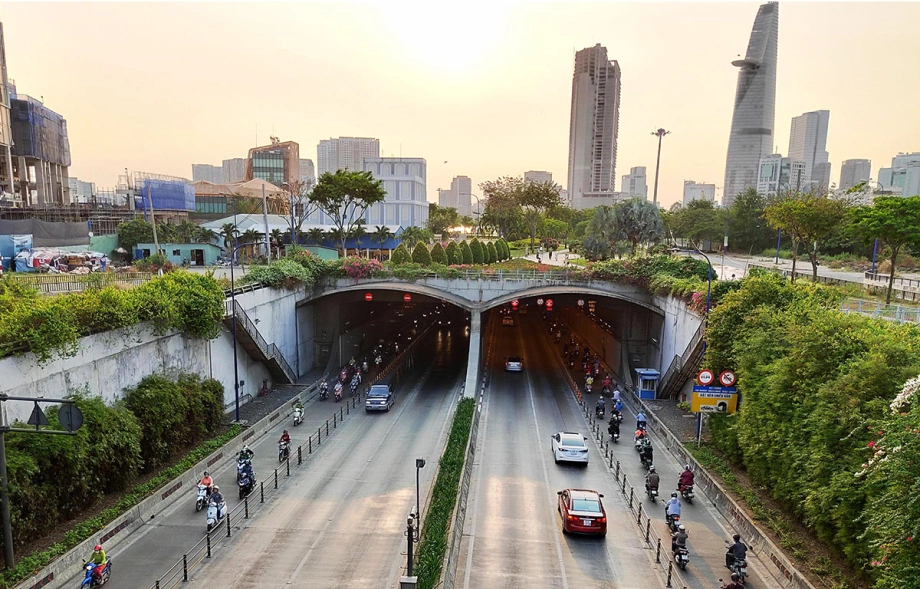 Cấm xe lưu thông qua đường hầm sông Sài Gòn, đâu là lộ trình thay thế?