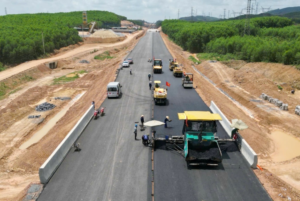 Bộ Xây dựng trả lời kiến nghị cử tri tỉnh Thanh Hóa liên quan thi công cao tốc Bắc - Nam