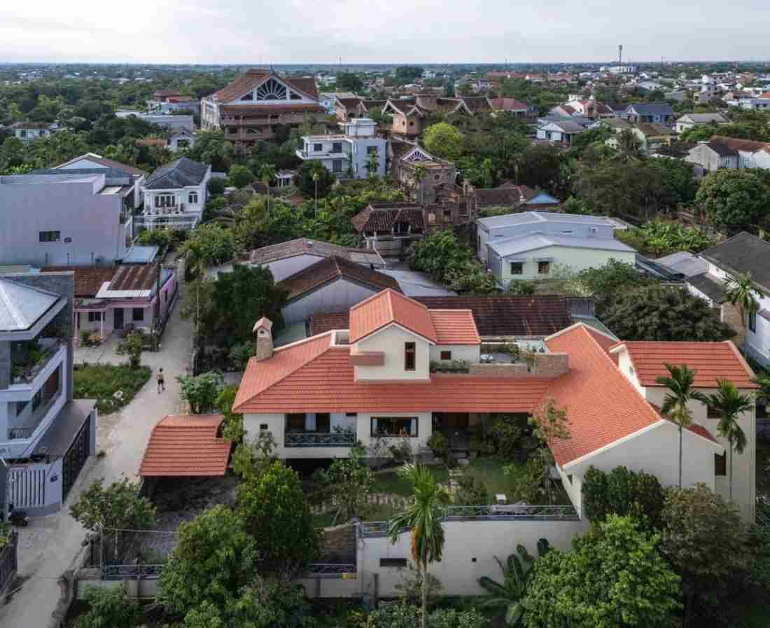 Nhà vườn Huế dành hẳn 1 tầng làm phòng tranh