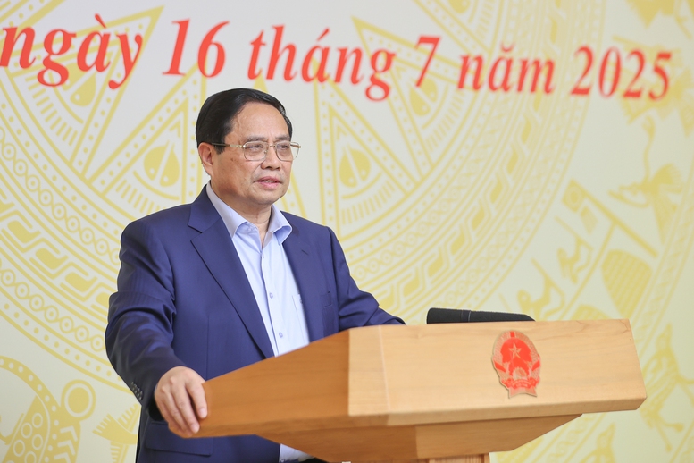 Chính phủ đưa mục tiêu tăng trưởng kinh tế năm nay từ 8,3-8,5%