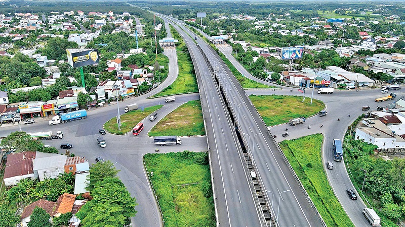 Bất động sản 24h: Đề xuất TP.HCM làm đường kết nối Tân Sơn Nhất - Long Thành
