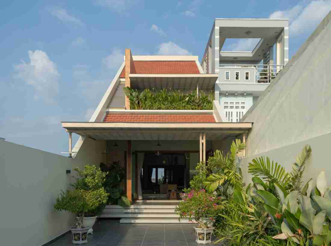 Nhà vườn Nam Bộ ba thế hệ giải bài toán vùng đệm xanh ngay mặt tiền