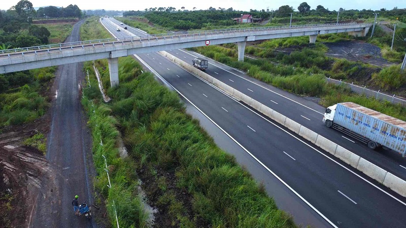 Bất động sản 24h: Trước 15/11 bàn giao toàn bộ mặt bằng đường gom cao tốc Phan Thiết - Dầu Giây