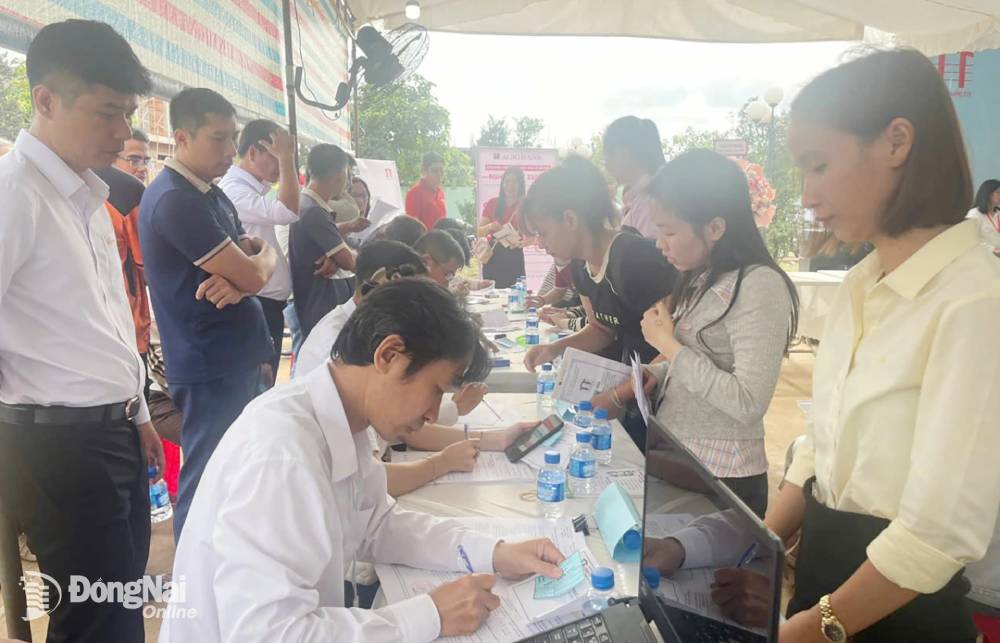 Người dân Đồng Nai bốc thăm quyền mua 168 căn nhà ở xã hội