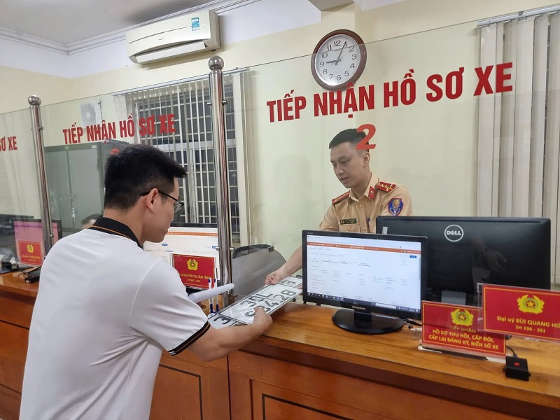 Mức thu lệ phí cấp chứng nhận đăng ký, biển số xe theo đề xuất mới là bao nhiêu?