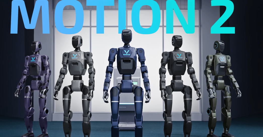 Tỷ phú Phạm Nhật Vượng ra mắt robot “Made in Vietnam”: tự sạc pin, đi lại, nâng vật nặng như con người