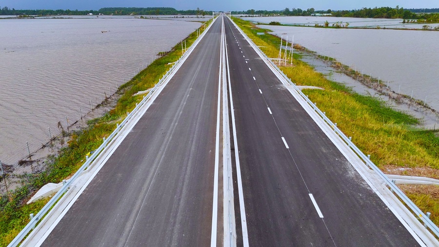 Bất động sản 24h: Cao tốc Cần Thơ - Cà Mau dài hơn 110km chính thức thông xe