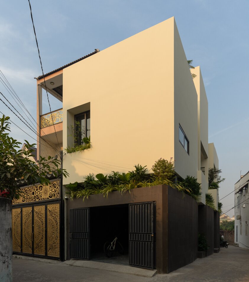 Nhà phố hai mặt tiền Biên Hòa: Nghệ thuật mở khoảng rỗng giữa giao lộ hẻm