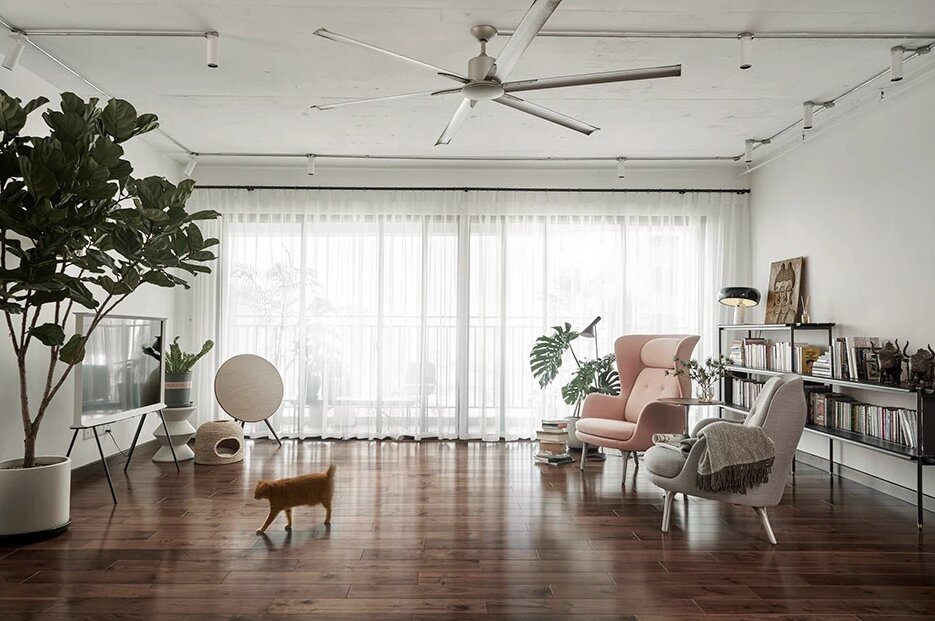 Căn hộ tối giản TP.HCM và ẩn số ít bên ngoài nhiều bên trong